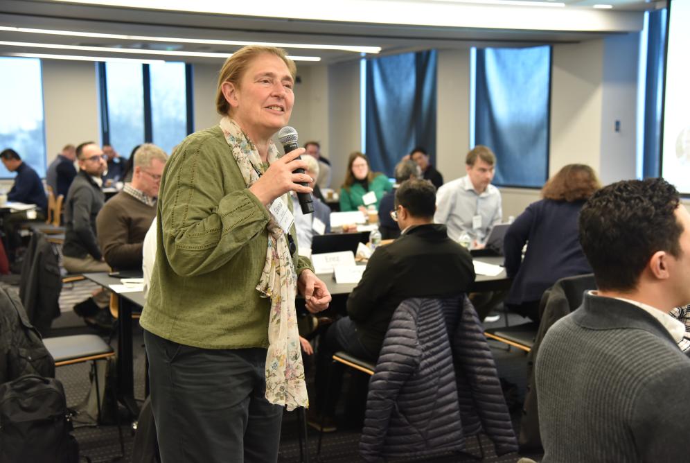 Elenna Dugundji leading a discussion