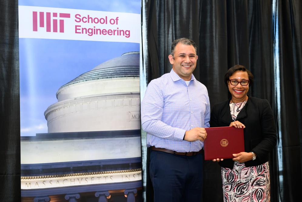 Aren Ghazarians receives the Infinite Mile Award for extraordinary contributions to MIT’s mission